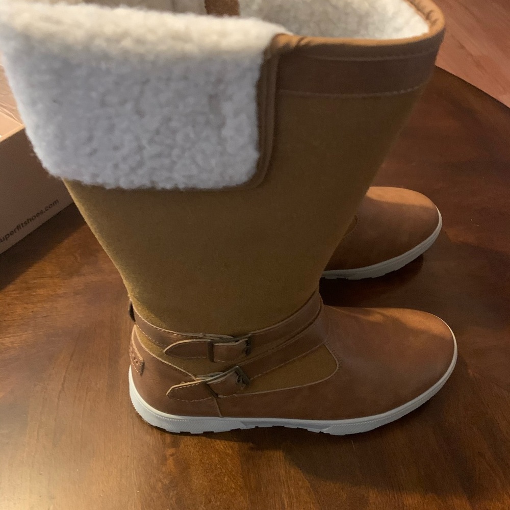 Boots - Picture 3 of 5